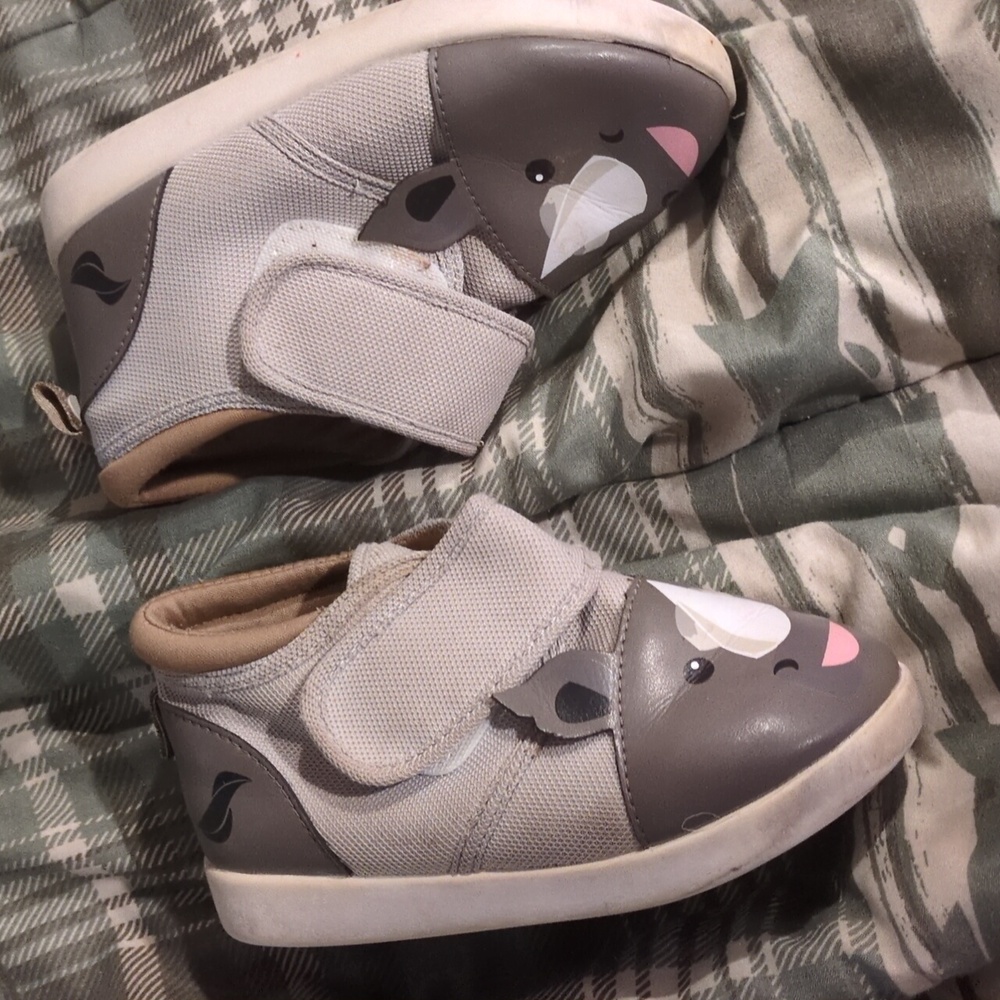 Squeaky Shoes - Picture 3 of 7